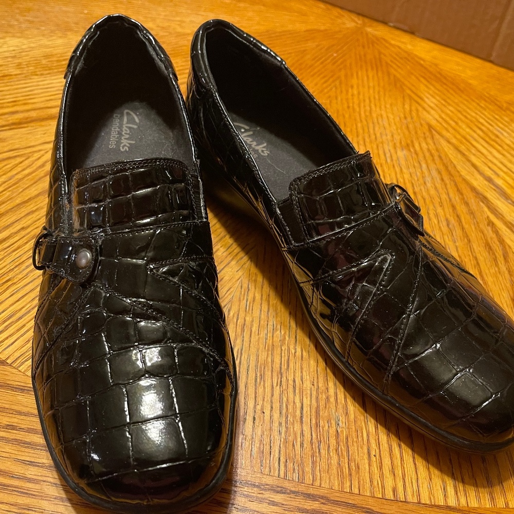 Women’s Black Patent Clark’s shoes 10M